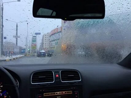 Вода на лобовом стекле