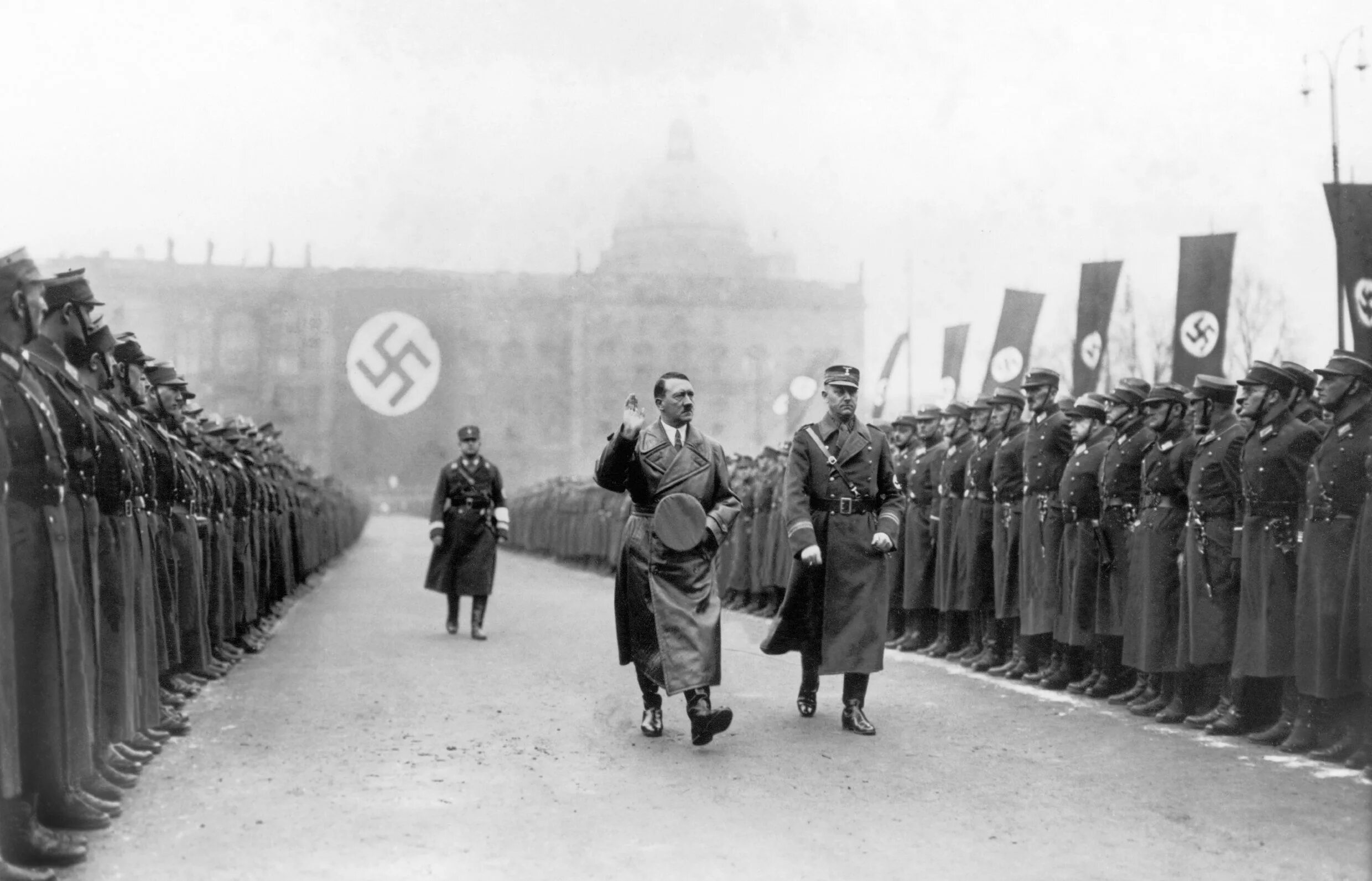 Сколько лет нацистской германии. Парад нацистов в Бюккебурге 1934.