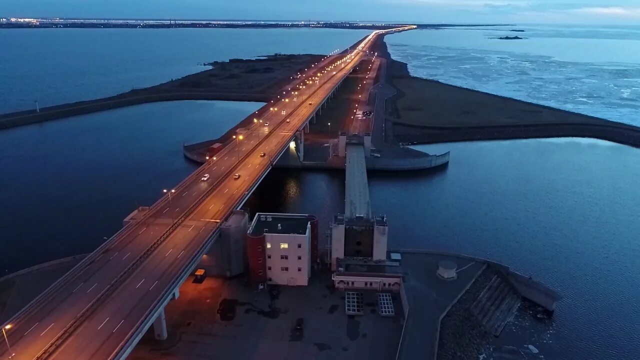 Какая длина дамбы. КАД Кронштадт дамба. Мост на дамбе Кронштадт. КЗС СПБ дамба. Дамба в финском заливе Кронштадт.