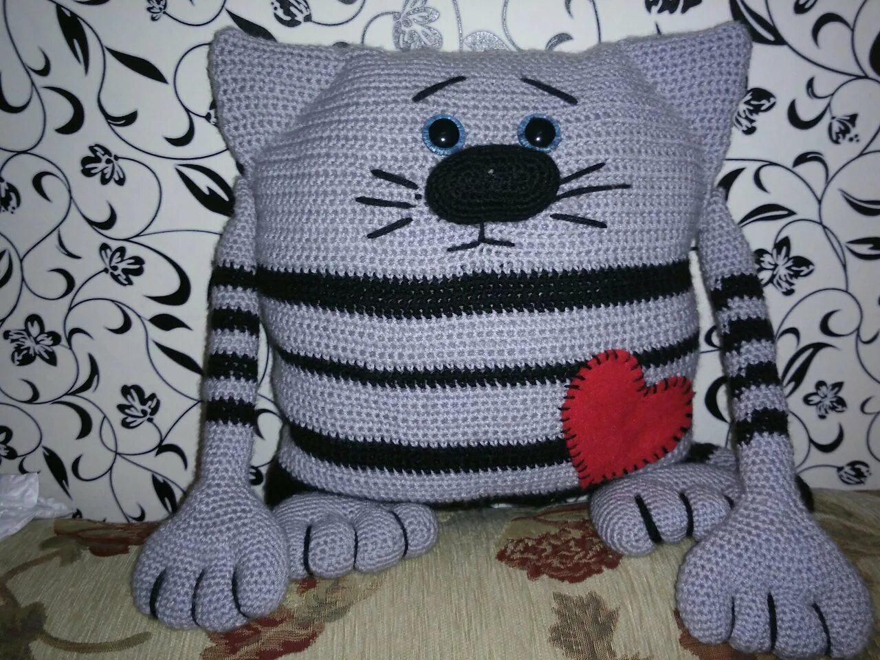 вязаная подушка кот. подушка тигр крючком. коты подушки крючком описание. котоподушки выкройки. вязаная подушка игрушка кот.