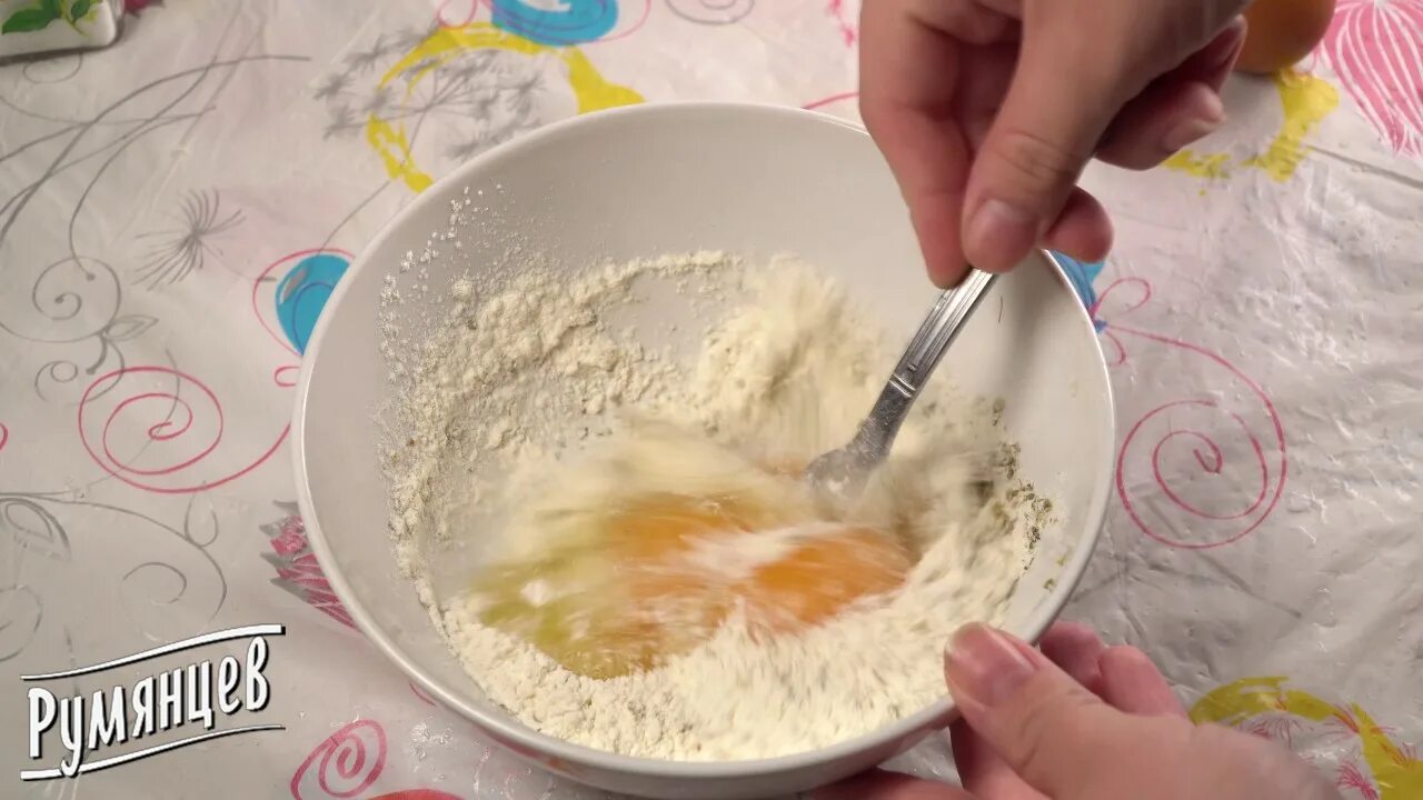 Как сделать кляр для курицы. Простой кляр для курицы. кляр для курицы сначала мука или яйцо. кляр для курицы рецепт простой с яйцом и мукой.