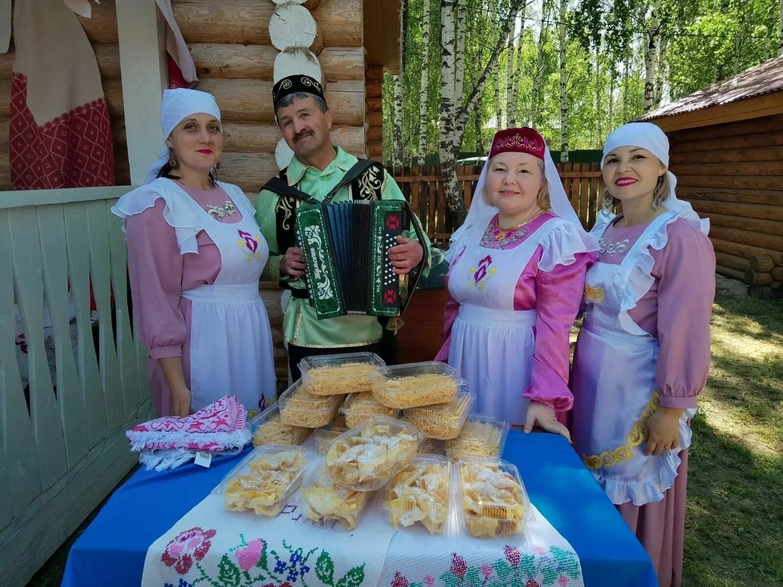 Народ татаров. Смотрины невесты у татар. Обряды татаров. Татарские традиции. Татарская свадьба сватанье.