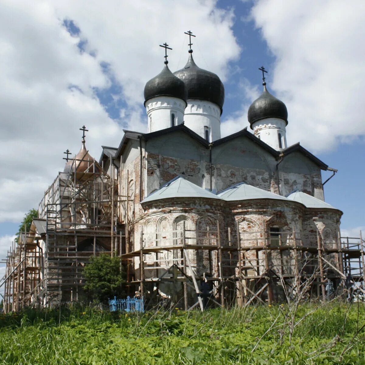 Мужской монастырь новгородская область. Михайло-Клопский монастырь Великий Новгород. Клопский монастырь Новгородская область. Троицкий Михайло-Клопский монастырь Новгородская обл.