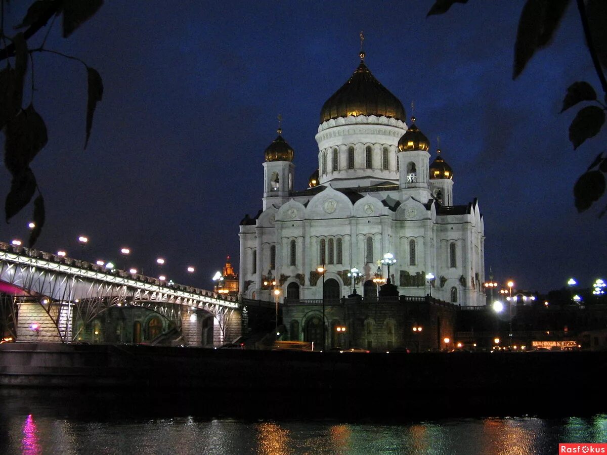 Храм христа спасителя мытищи. Собор на фоне ночного неба. Варламов сравнение спб и москвы. Главный собор москвы храм христа спасителя. Храм христа спасителя мытищи.