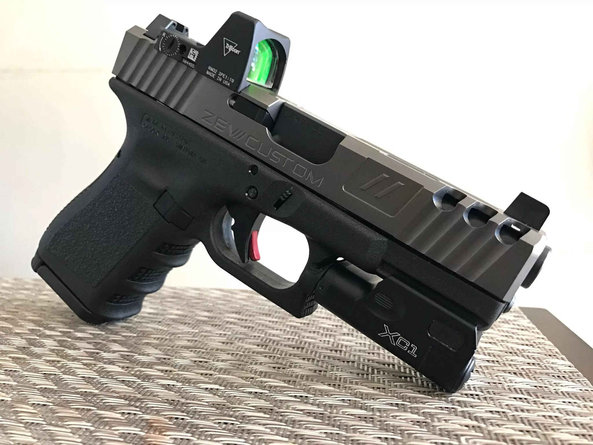 Прицел rmr red dot для глок. Коллиматор на глок. Glock 19 с коллиматором. Коллиматорный прицел на глок 19. Коллиматорный прицел на глок 17.