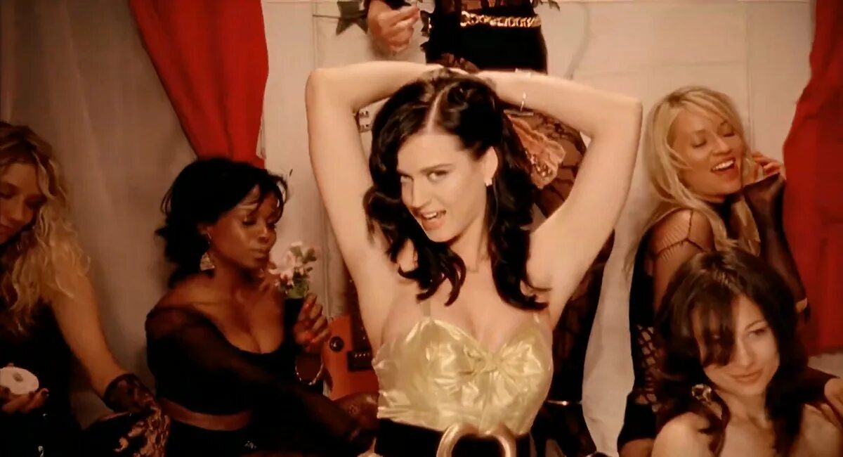I kissed a girl кэти перри перевод. I kissed a girl (karaoke hits of katy perry). Kiss me katy perry обложка. Katy perry i kissed a girl клип. Katy perry kissed a girl текст.
