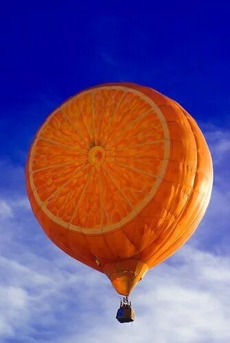 На оранжевом шаре. Воздушный шар мандаринового цвета. Большой оранжевый воздушный шар. Большой воздушный шар мандаринового цвета. Воздушный шар апельсин.