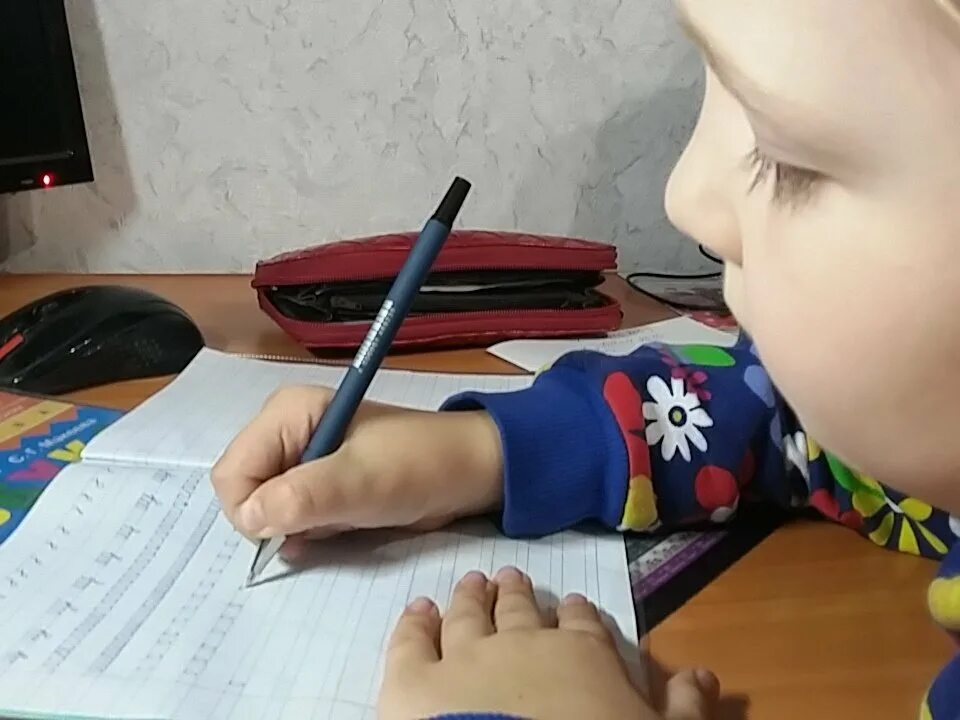 Как заставить ребенка делать домашнее. Делать уроки. как дети делают уроки. ава делаю уроки.