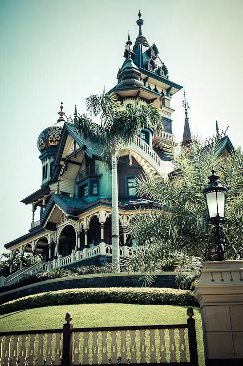 Mystic manor. Mystic mansion art. Лантау диснейленд. Manor match. Дом уолта диснея фото.