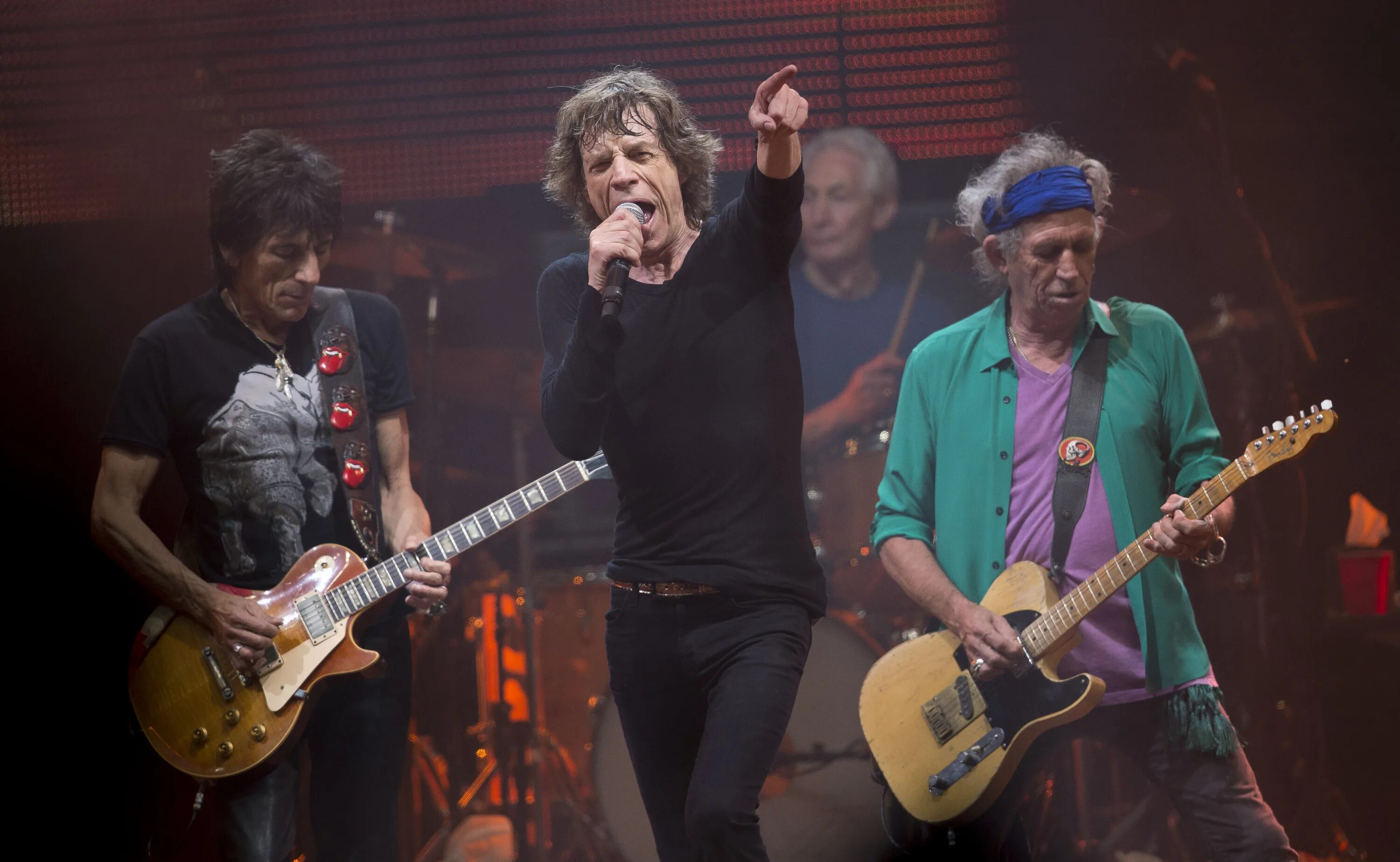 Стоун рок. Группа the Rolling Stones. Рок группа Роллинг стоунз. Роллинг стоунз в молодости. Роллинг стоунз на сцене.