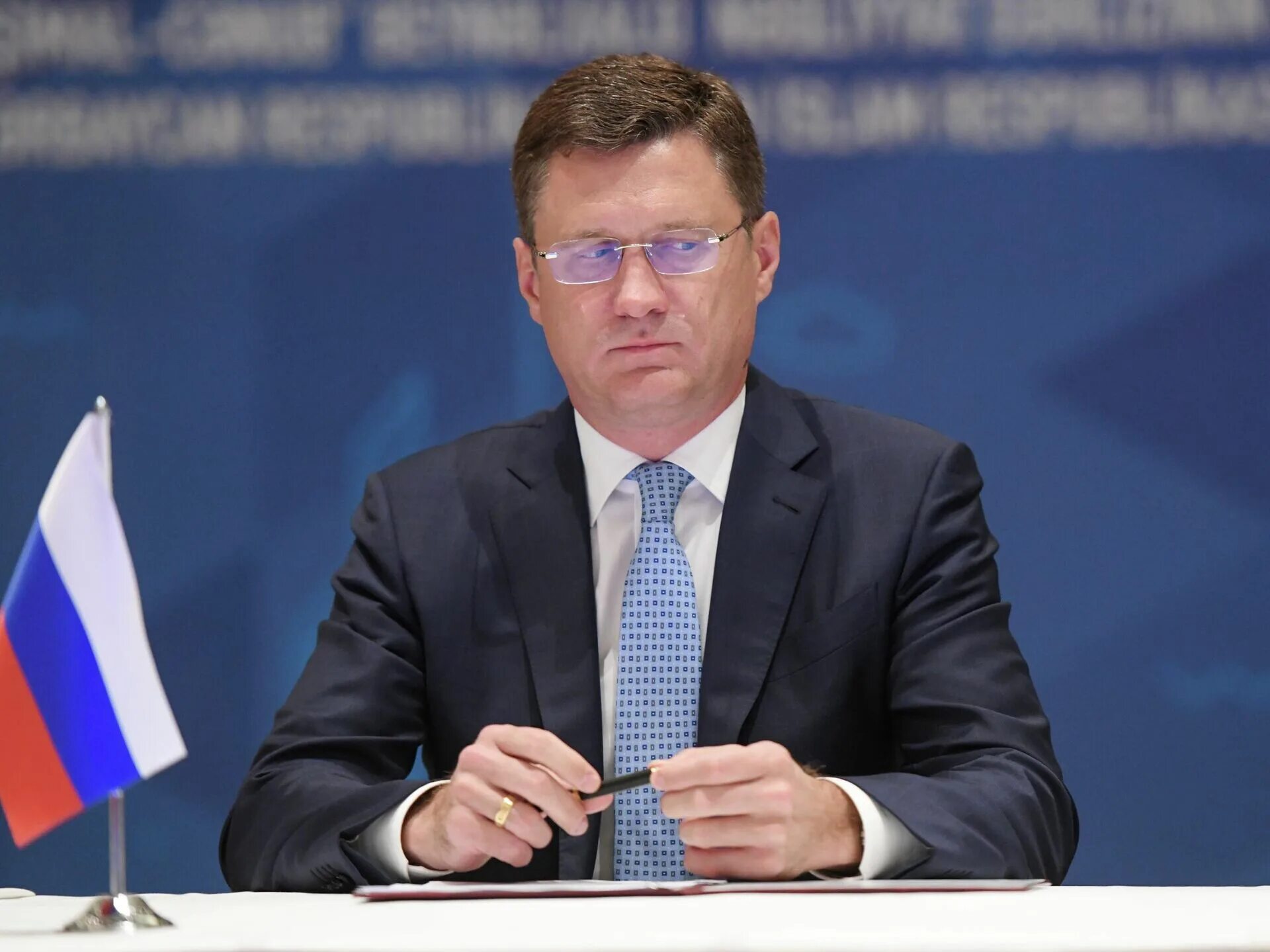 Новак: Россия намерена перевести все расчеты за энергоресурсы в нацвалюты - Росс