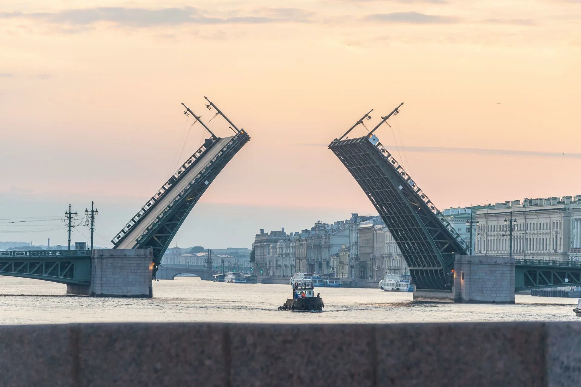 Разводной мост в Питере 14 мая. Разводные мосты в Питере днем. Разводка мостов СПБ 2023. Ивановский деревянный разводной мост Петербурга.