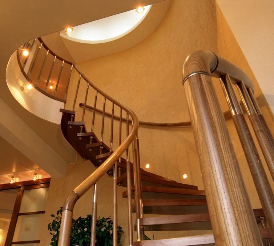 Фабрика лестниц отзывы. Лестница на фабричной. Лестницы в Новосибирске. Стаирс лестницы Дмитров. Лестница Стаирс 2,5м.