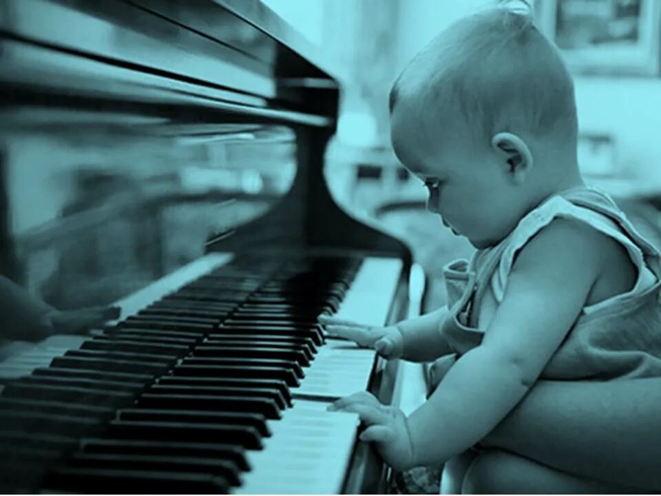 Песни ранний возраст. Дети музыканты. Маленькие дети в музыкальной школе. Музыкальные инструменты для малышей. Музыкальная классика для детей.