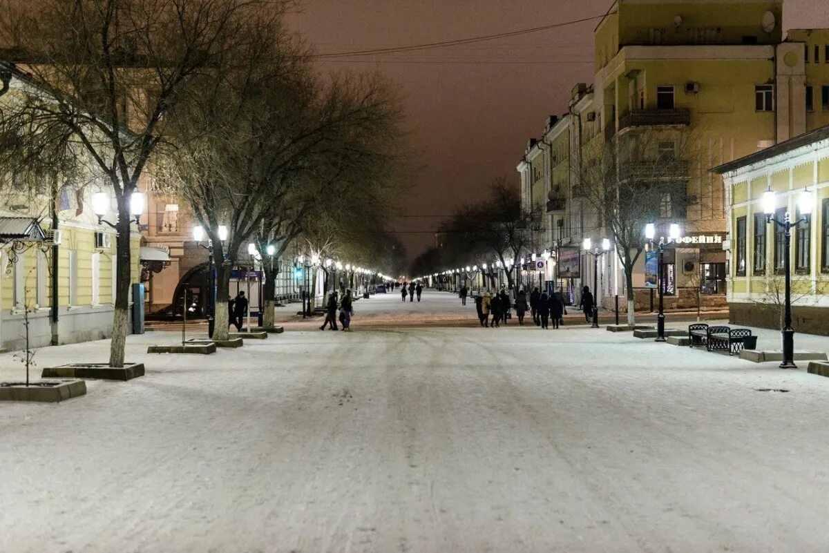 Оренбург сейчас фото. Оренбург Центральная улица. Оренбург улица Советская ночью. Набережная Оренбург ночью. Ночной зимний Оренбург.