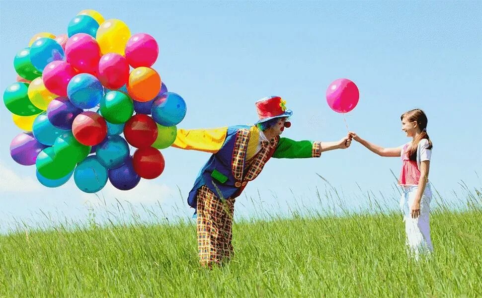 Подари воздушные шары. Воздушные шары для детей. Дети с воздушными шарами. Дарить шары. Семья с воздушными шариками.