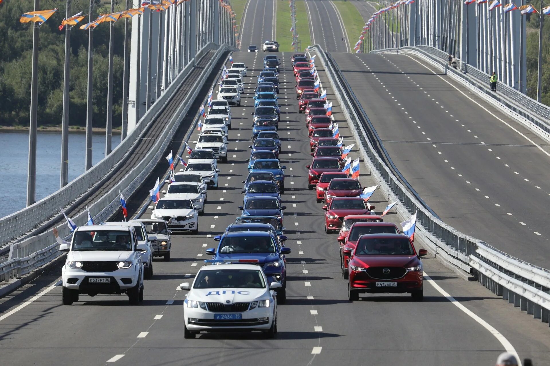 Движение по новому мосту в череповце. Череповец движение. Череповец перекресток ленина сталеваров. Схема движения ленина бульвар доменщиков. Схема движения 9 маршрута череповец.