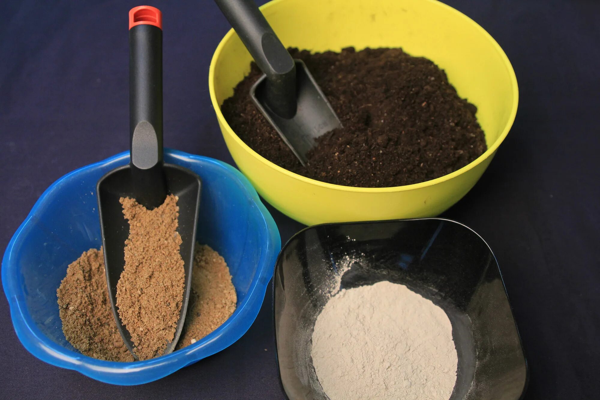 Земляные смеси. Грунт для рассады. Почвенные смеси для комнатных растений. Песок для посадки растений. Почвосмеси для рассады.