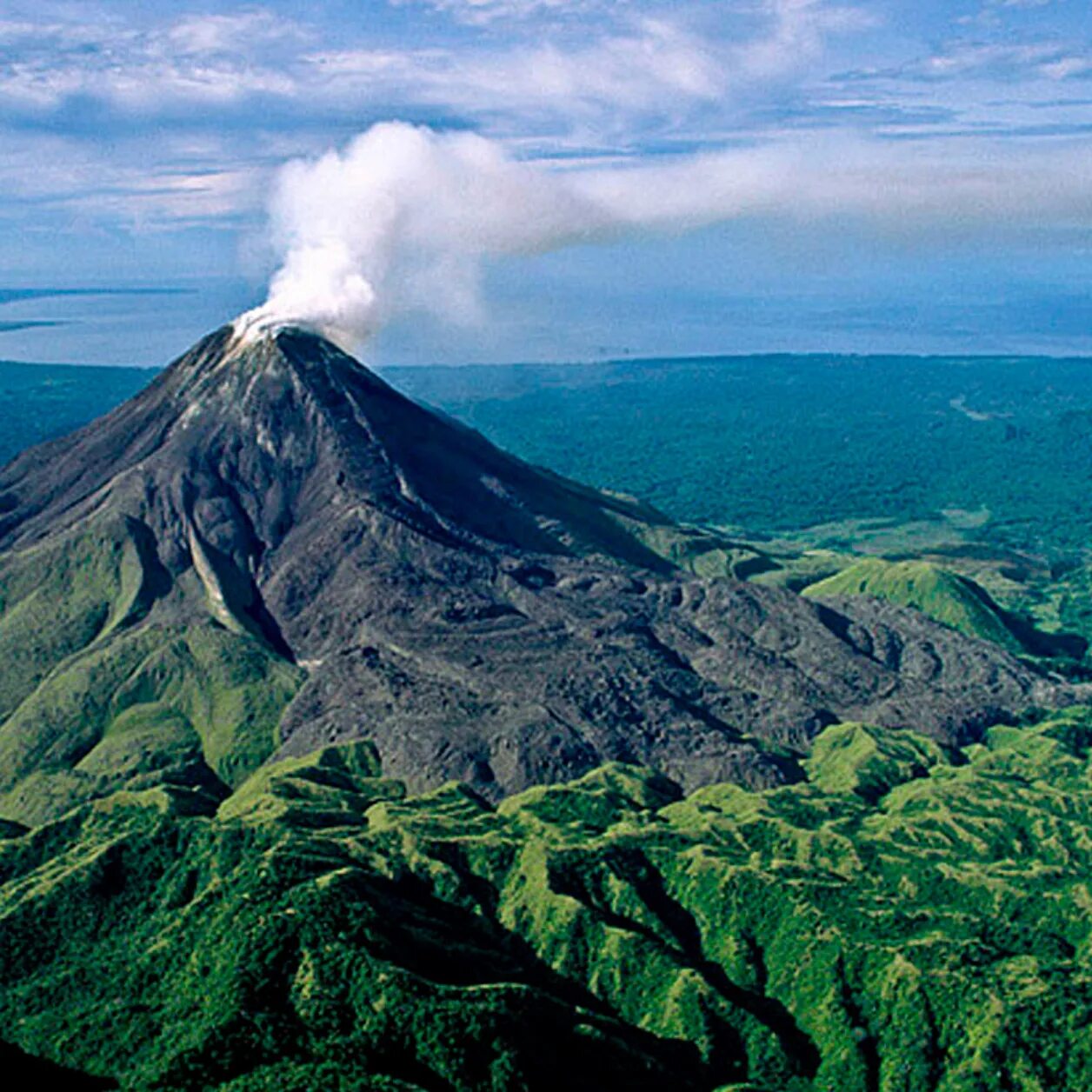 мауна-лоа вулкан. фьорды папуа новая гвинея. горы новой гвинеи. гора кинабалу малайзия. звездные горы папуа-новая гвинея.