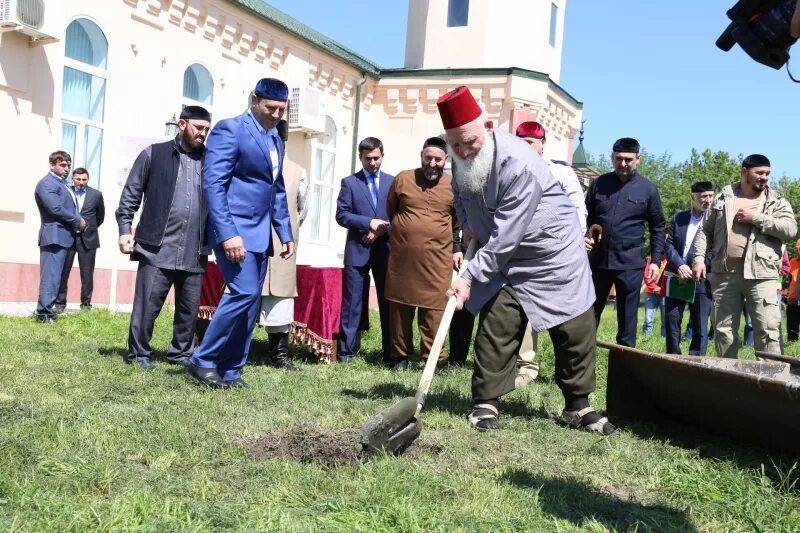 Серноводск мечеть. Серноводское Чеченская Республика. Чеченская Республика село Серноводск. Село Комарово Чеченская Республика.