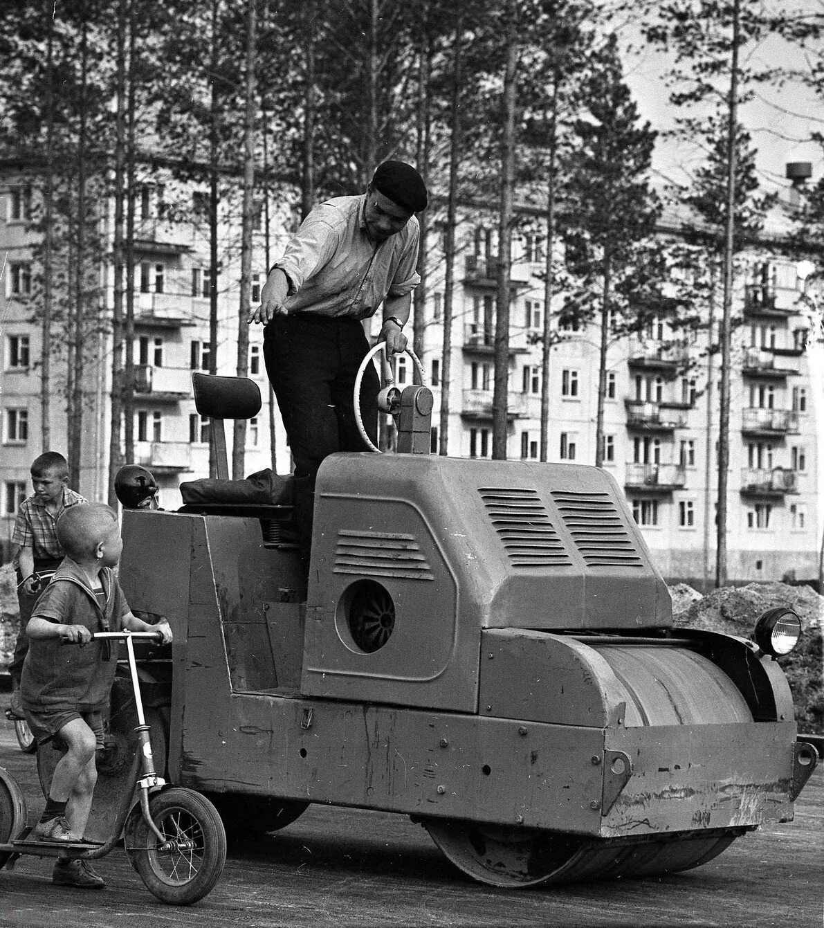 выставка сельского хозяйства на вднх ссср. зис-6 бм-13-16 катюша. боевая техника ссср. ракетный комплекс пионер рсд 12. бм-13н катюша.