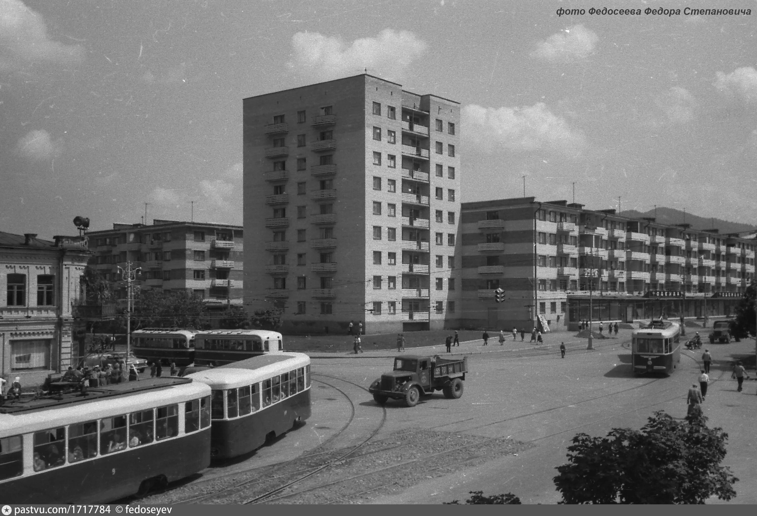 Орджоникидзе 80. Старый Владикавказ Орджоникидзе. Город Орджоникидзе улица ноя Буачидзе. Владикавказ Орджоникидзе в 1990. Улица Орджоникидзе Владикавказ.