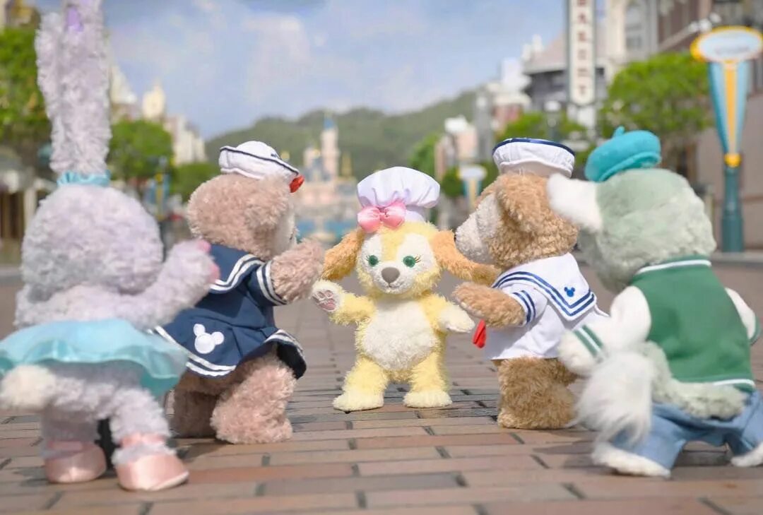 Duffy Bear. Disney Bear. Disneyland cookie and friends. Gelatoni. Where shall we go