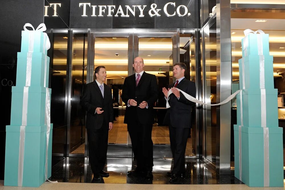 Tiffany co компания. Tiffany co магазин. Магазин Тиффани в Москве. Владелец Тиффани. Дом тиффани