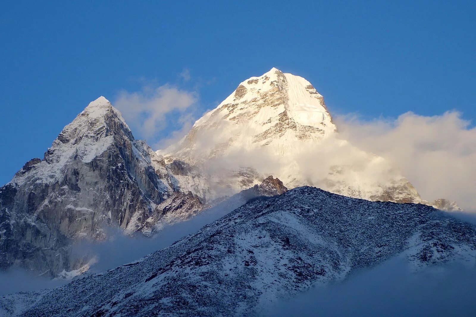 В каком городе находится гора эверест. Ама-Даблам, Непал. Ама Даблам гора. Ама Даблам, Восточный Непал. Ама Даблам и Эверест.