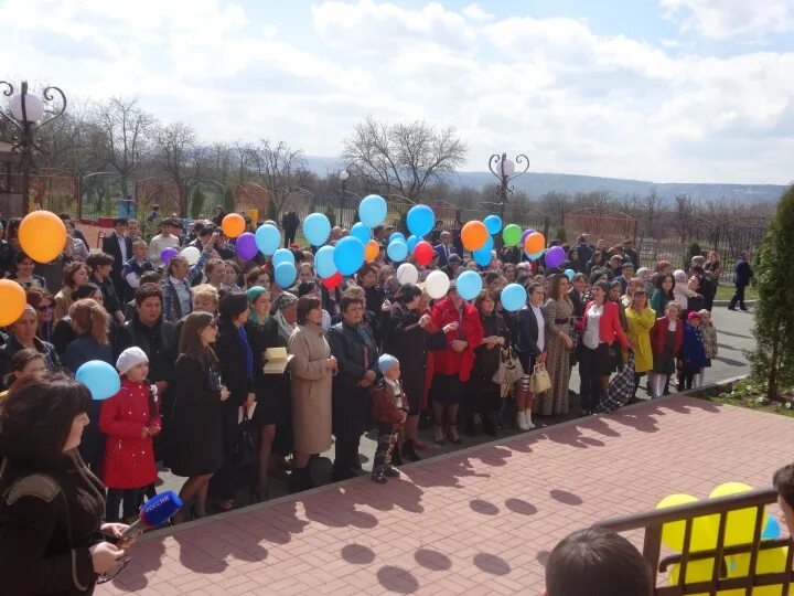 Погода кчр. Село Знаменка КЧР. КЧР Прикубанский район село Знаменка школа. КЧР С Знаменка школа. Сад в Знаменке в КЧР.