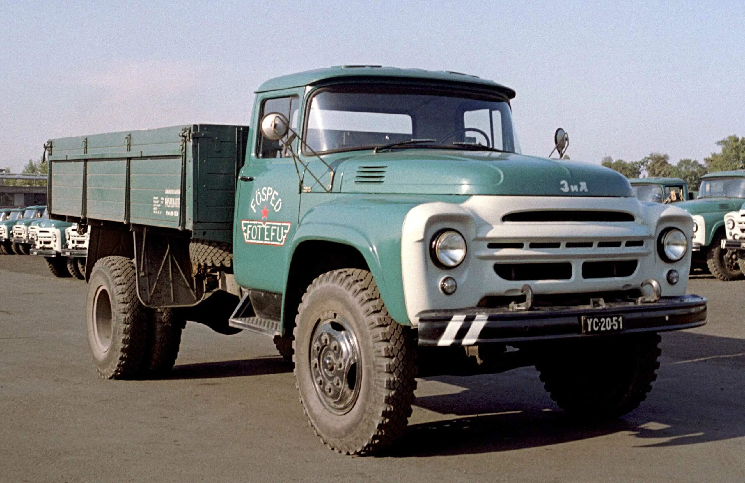 1 автомобиль зил. ЗИЛ-130 грузовой автомобиль. Советские Грузовики ЗИЛ 130. ЗИЛ 130 грузовой бортовой. ЗИЛ 130 1962.