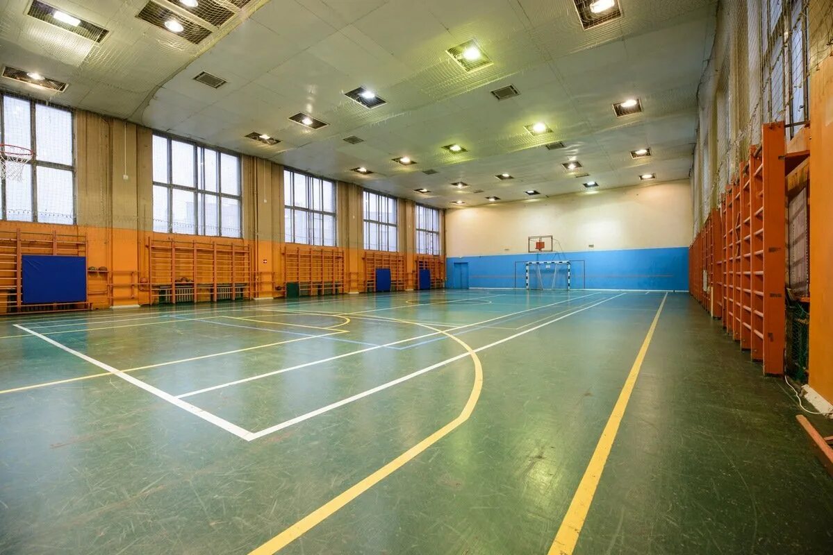 Спорт в большой зал. ФОК Звездный баскетбольный зал. Школа 185 физкультурный зал. Зал для мини футбола. Школьный спортзал.