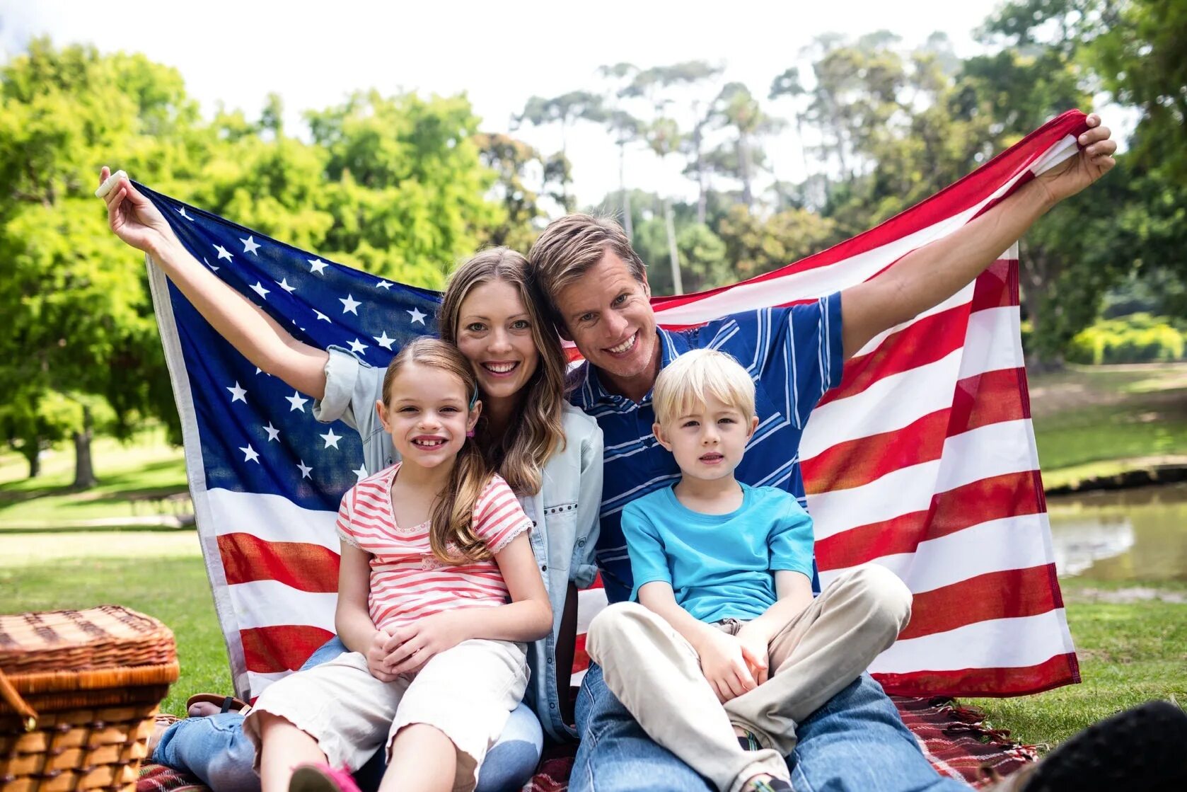Семья капустиных америка. Американская семья. Счастливая американская семья. Американские фотосессии семьи. Типичная американская семья.