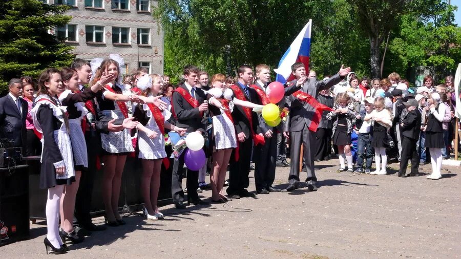 Средняя школа Кикнур выпускной 2006. Кикнур школа. Кикнур последний звонок средняя школа. Школа пгт Кикнур Кировской области. Мкоу сош с уиоп