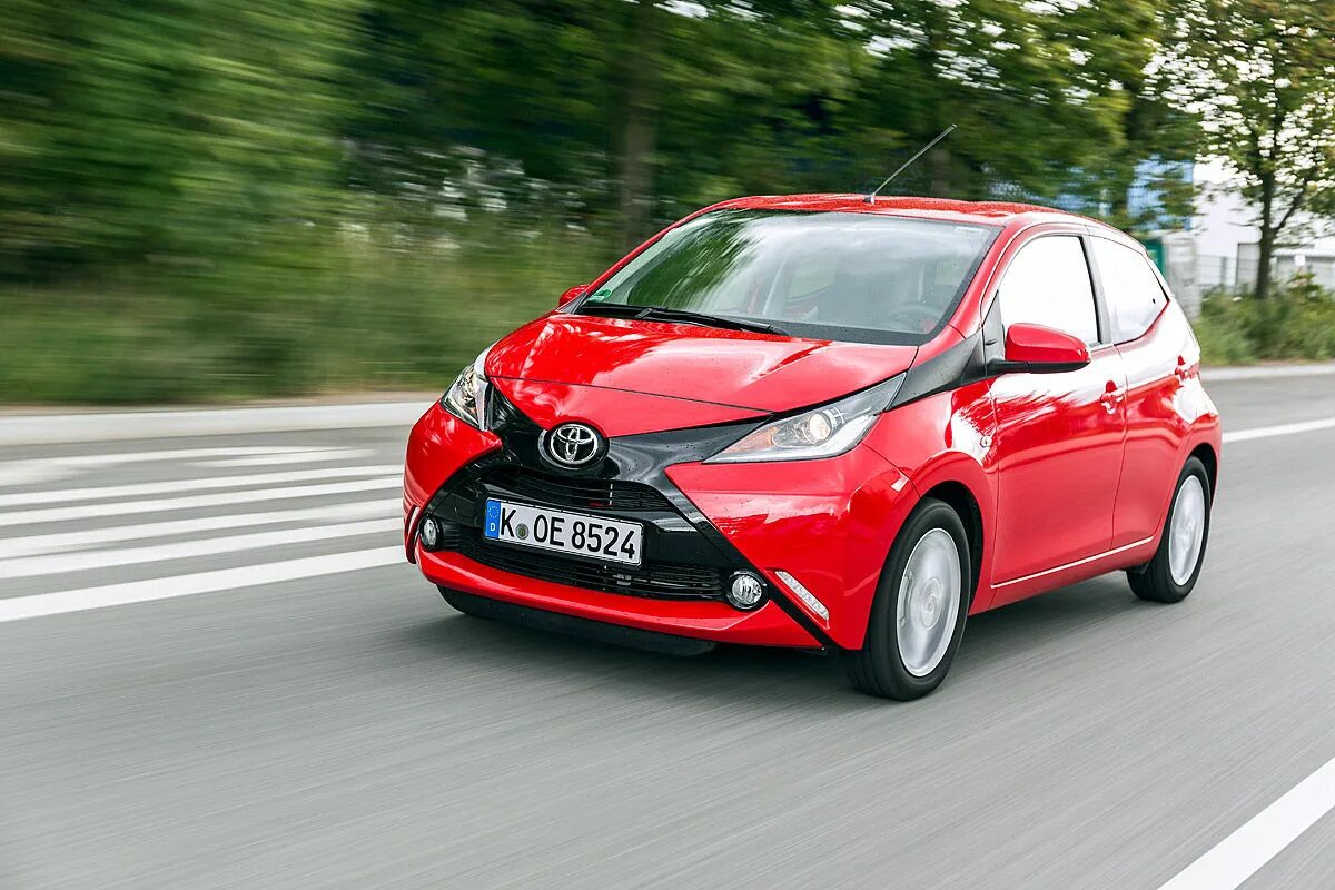 Малолитражка Тойота Aygo. Тойота Айго 2021. Toyota Aygo 2010. Тойота Айго 2022. Городские автомобили с маленьким расходом