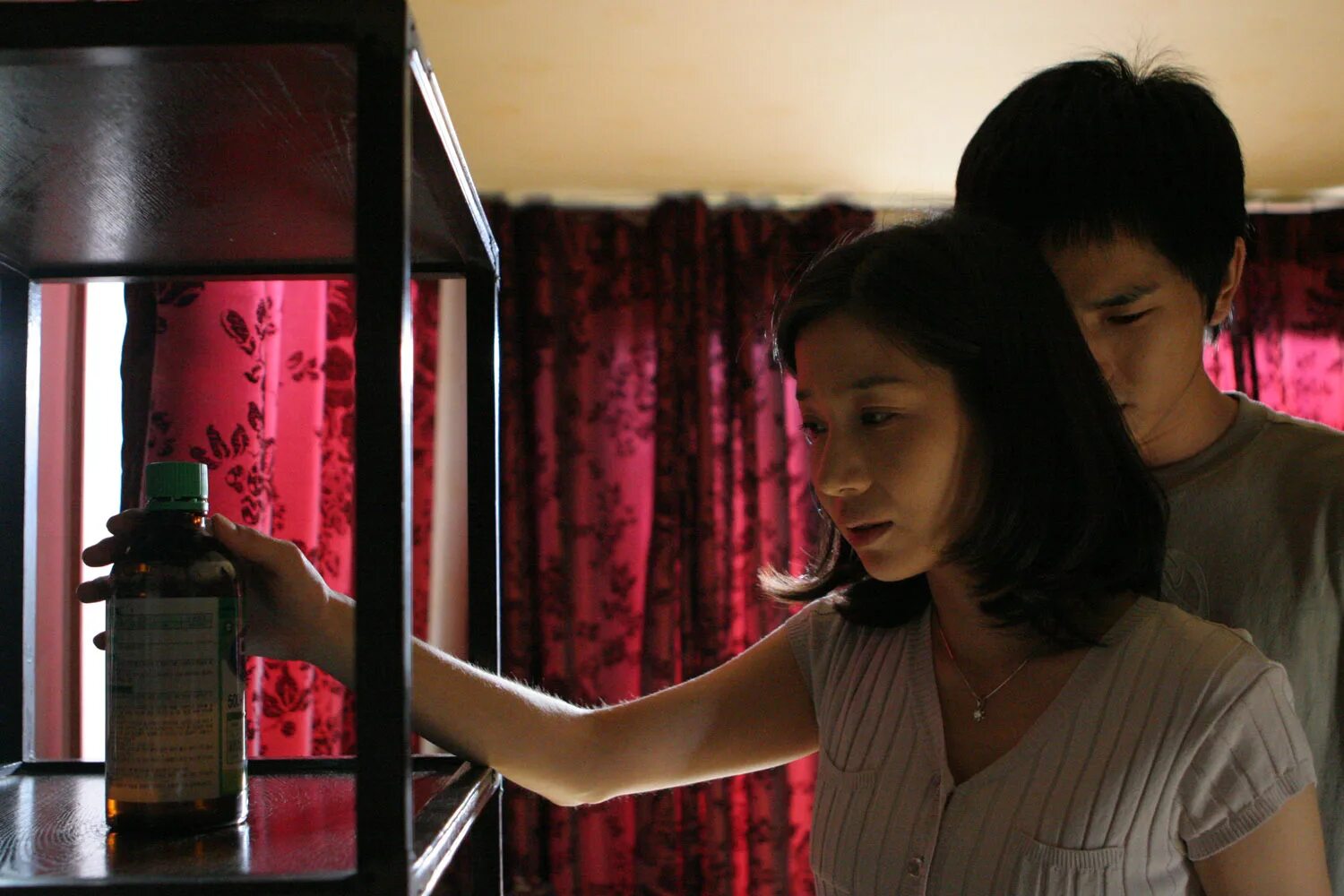 Массаж фильм 2004. Без авторства фильм. Дорама корея яой. Пустой дом корейский фильм. Piteopaeneui gongshik 2005.