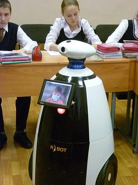 Школьный робот. Учитель робот в школе. Школа будущего с роботами. Школа будущего учителя роботы. 1 робототехника кто сдает