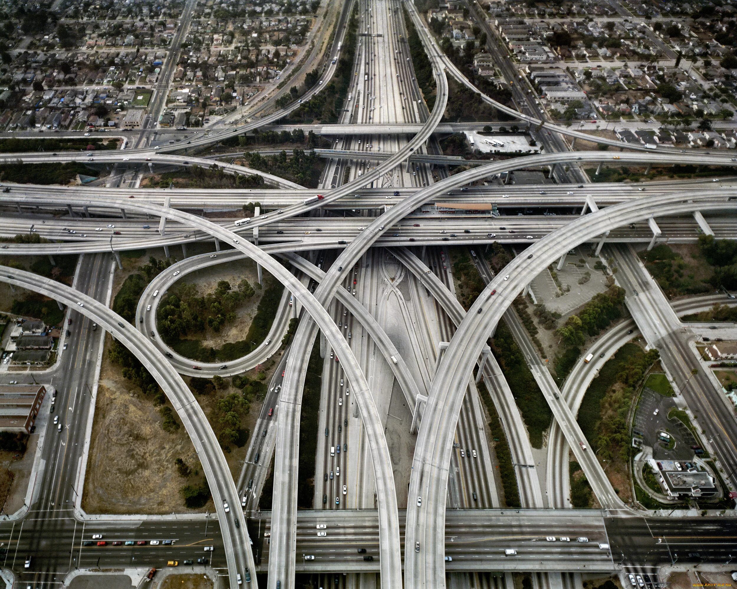 Разные уровни дороги. Транспортная развязка Лос Анджелес США. Автострадой в Лос-Анджелесе. Лос Анджелес развязки дорог.