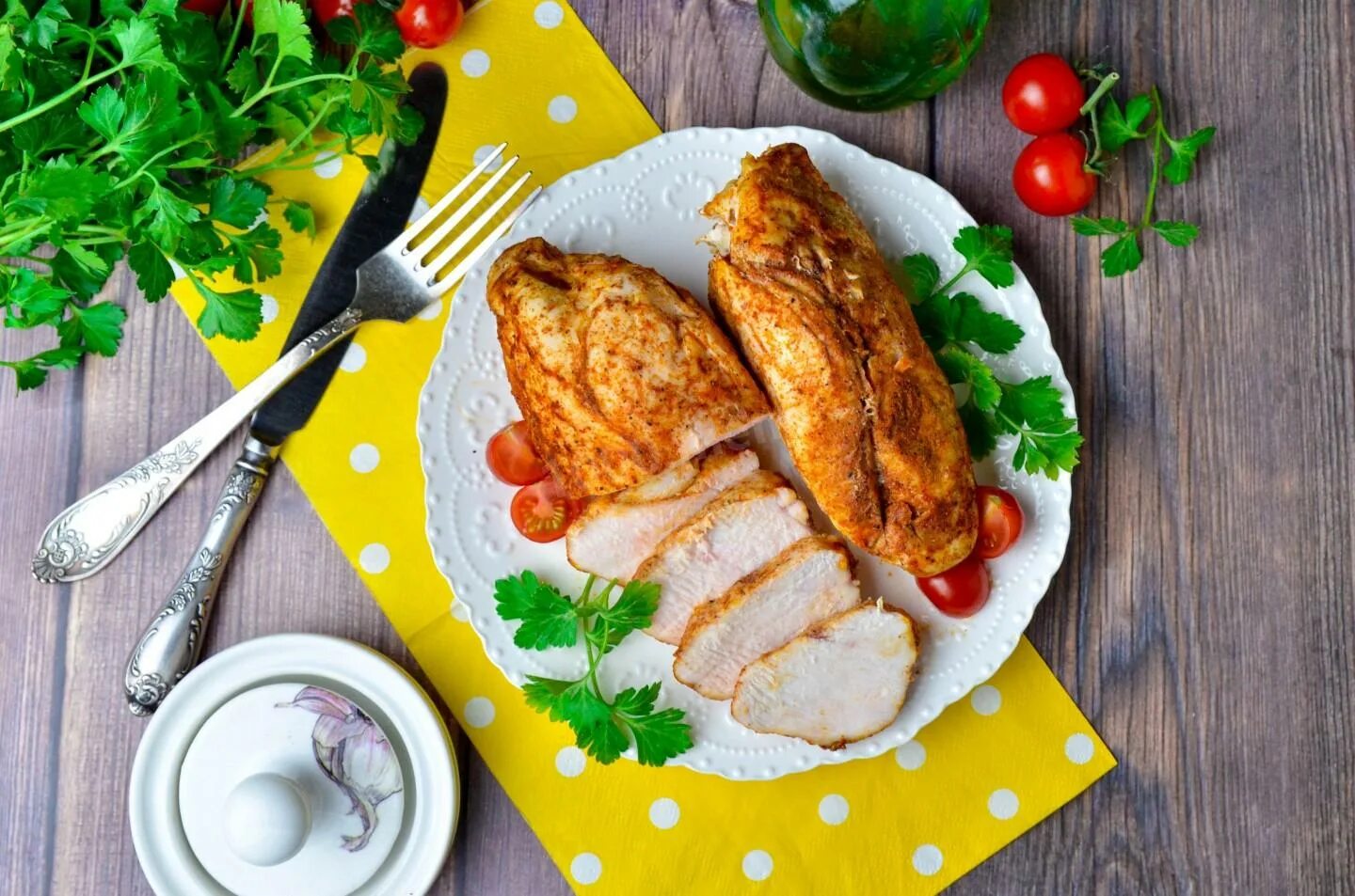 Калории куриное филе запеченное. Куриное филе по гречески. филе куриное запечённое по гречески. филе по варшавски. филе цыпленка сытый боярин.