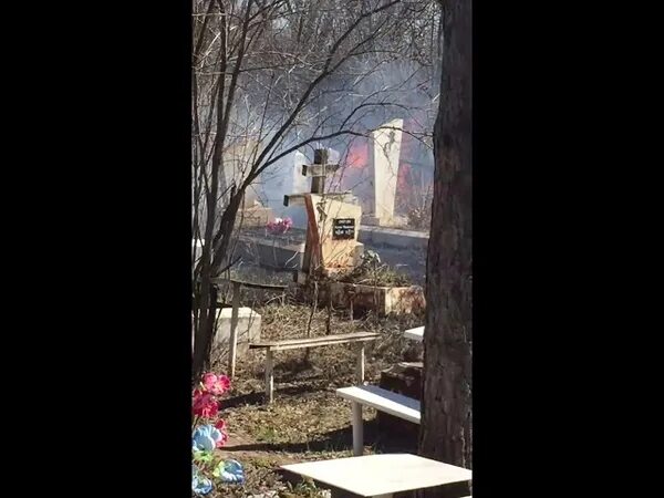 Кладбище 3 балаково. Кладбище 2 балаково. Сторожка на кладбище. Кладбище 3 балаково. Сторож на кладбище.