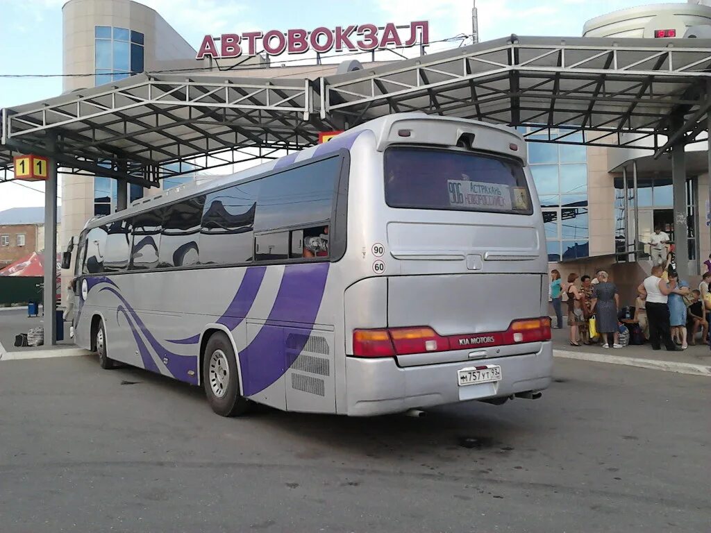 Минеральные воды астрахань автобус. Автобус м1 Астрахань. Астрахань Новороссийск автобус. Астраханский автовокзал.