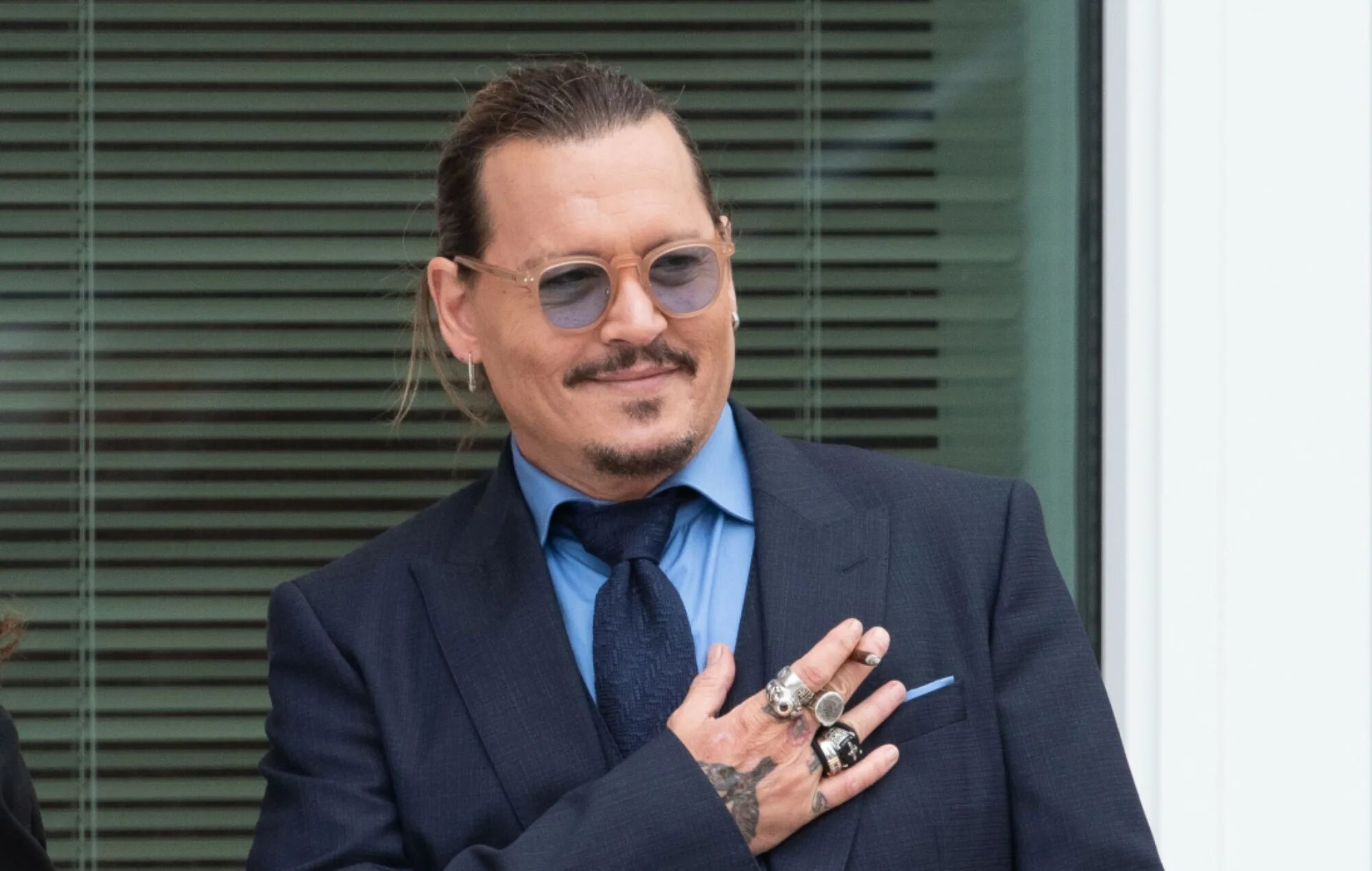 Johnny Depp 2022 сейчас. Адвокат Джонни Деппа 2022. Джонни Депп в суде 2022 фото. Джонни депп 2022