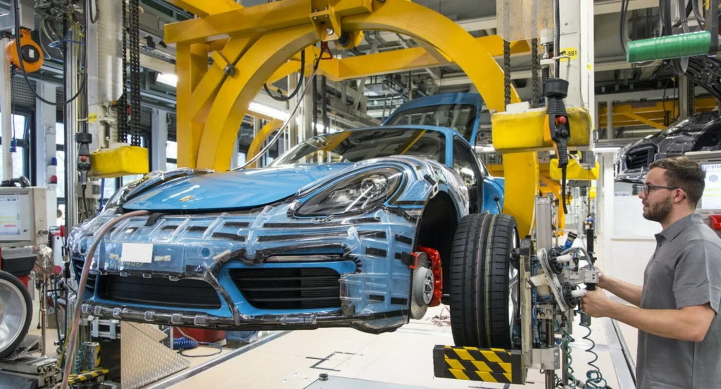 Экскурсия по заводу бмв в мюнхене. Автозавод дервейс в черкесске. Лада приора на конвейере. Автомобильная промышленность. Автомобильный завод порше.