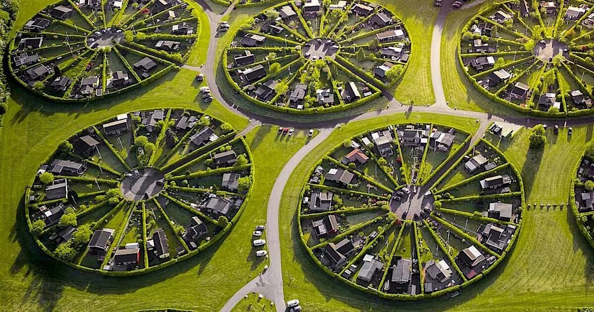 Город сад читать. Брондбю дания город. круглые поселения в дании. город сад в дании. круглые сады в дании.