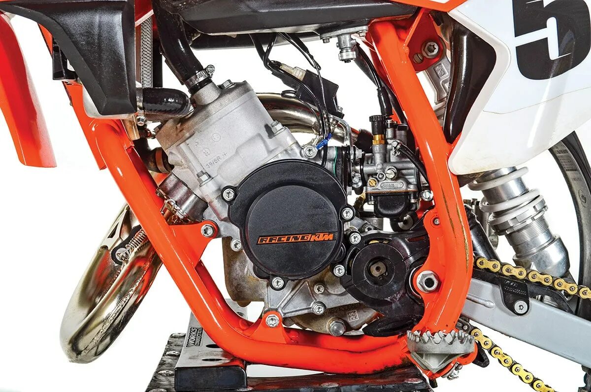 Радиатор ктм 250 sxf. Боковая подножка мотолэнд 250 эндуро. Установка ктм. Ktm sx 85 2006. Ктм 125 эндуро.