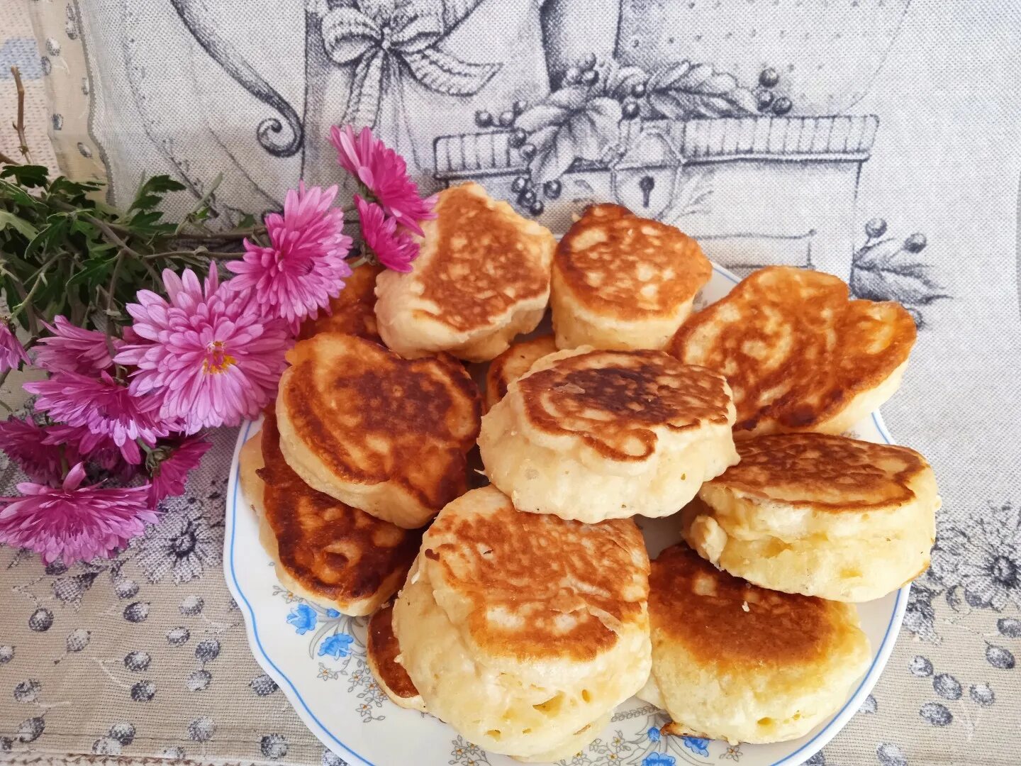 Воздушные оладьи на кефире рецепт с фото пошагово - 1000.menu