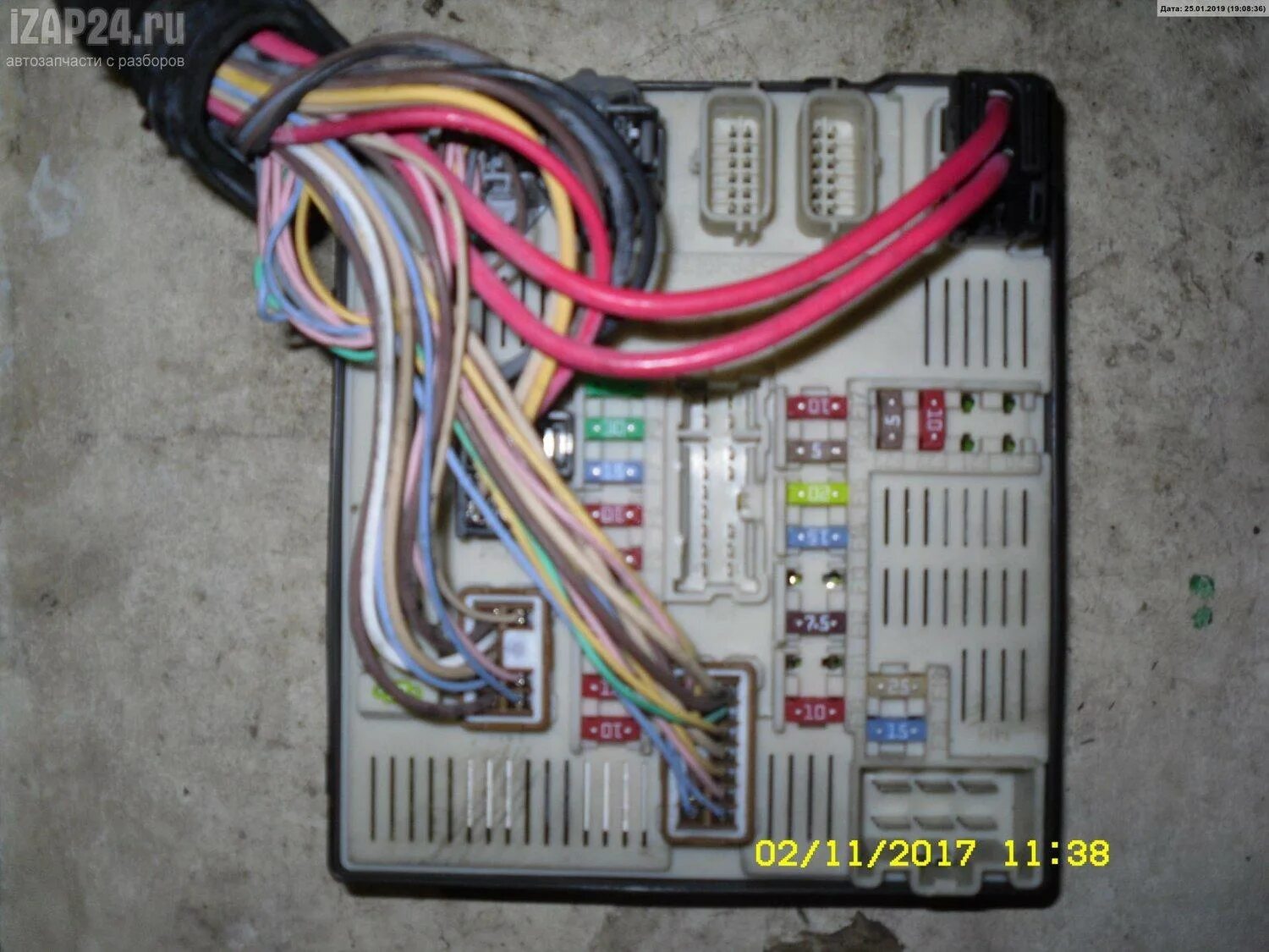 Блок предохранителей лагуна 3. Рено лагуна 2 блок управления предохранителей. Блок предохранителей салона лагуна 2. Блок предохранителей рено логан. 5 dci 110 л.