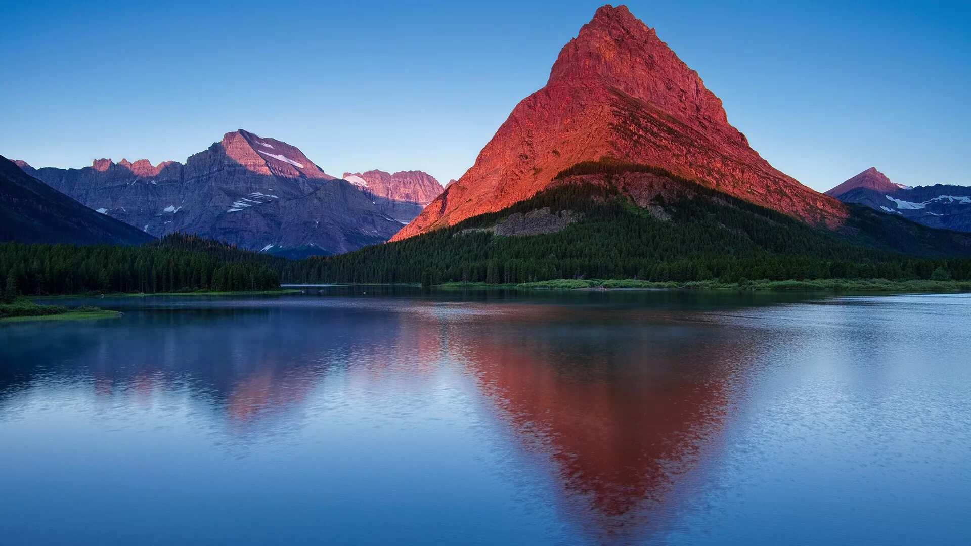 «безмятежность» (bliss). красивые стандартные. озеро морейн канада 1920х1080. величественные горы. прекрасная природа.