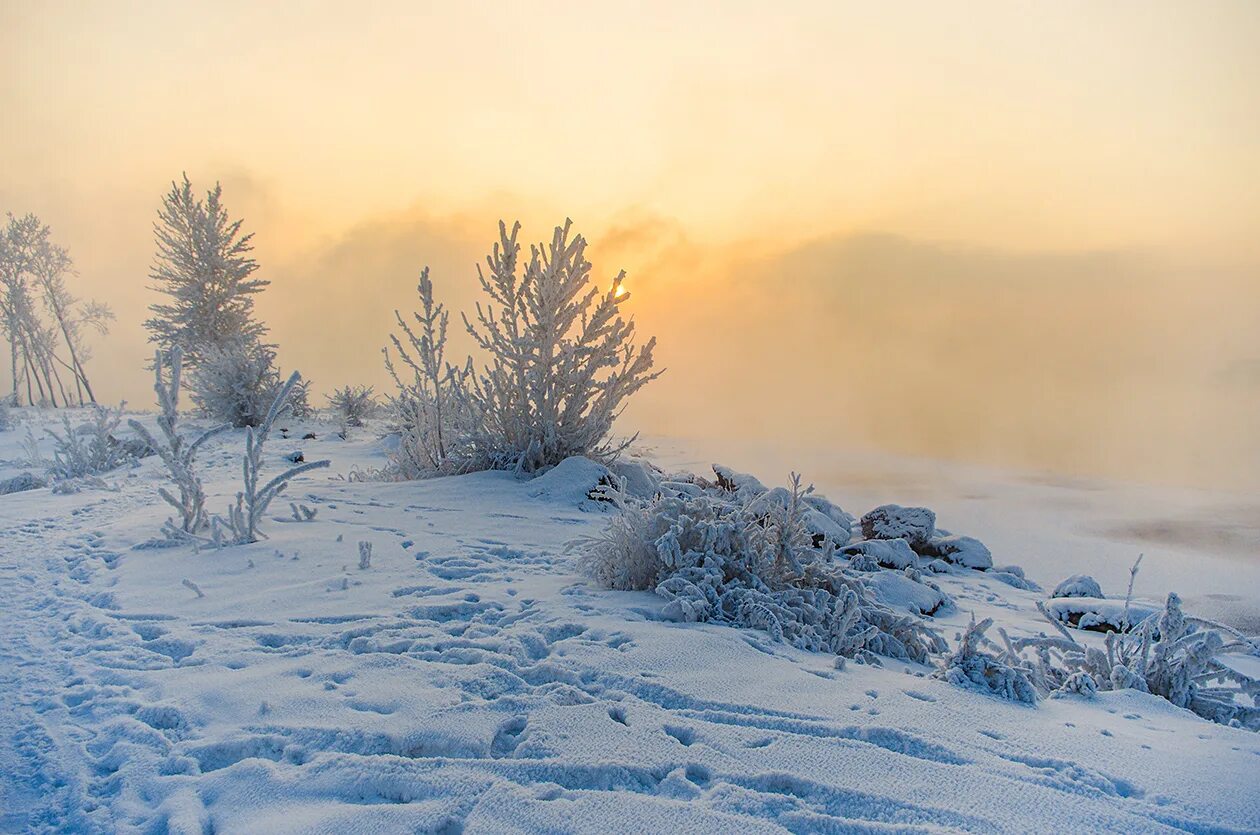 Сибирские саяны зимой. Хакасия январь. Горная гряда сундуки хакасия. Майна зимой хакасия. Хакасия январь.