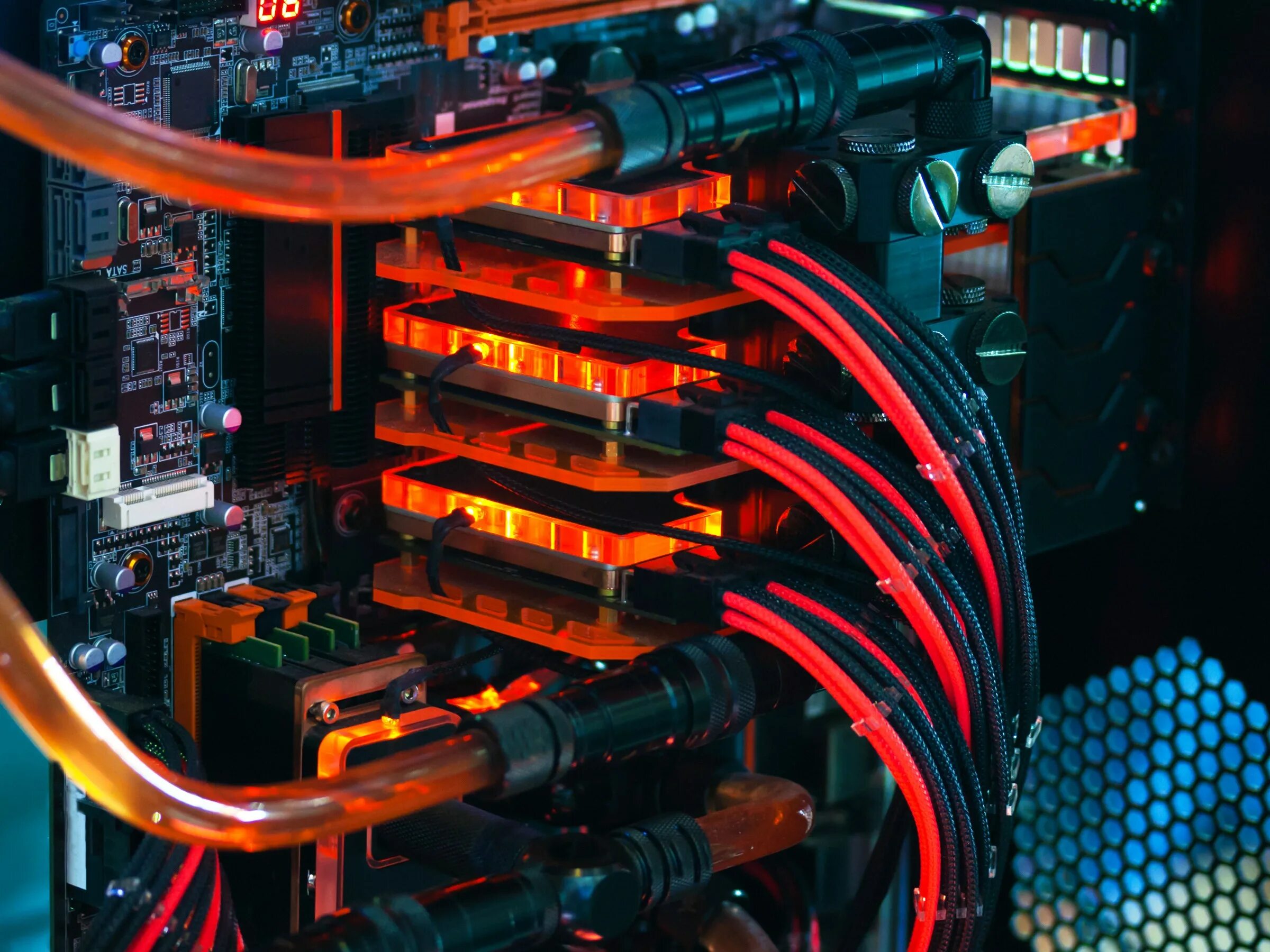 Inside the computer. Красивый кабель менеджмент. Сборка ПК зеленые провода 1stplayer.